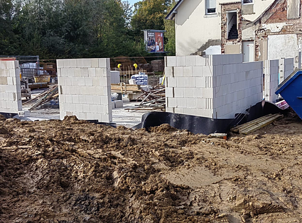 ESMU IEARADIES !! Paklpojumu klāsts bagātīgs !!  Pilns cikls Ēku renovācija , ēku celtniecība ! interesentiem Lūgums Zvanīt ,Rakstīt ..Starpnieki uzdzeriet ūdeni 