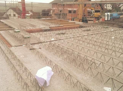 ESMU IEARADIES !! Paklpojumu klāsts bagātīgs !!  Pilns cikls Ēku renovācija , ēku celtniecība ! interesentiem Lūgums Zvanīt ,Rakstīt ..Starpnieki uzdzeriet ūdeni 