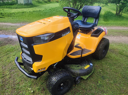 Zāles pļaušanas pakalpojumi.