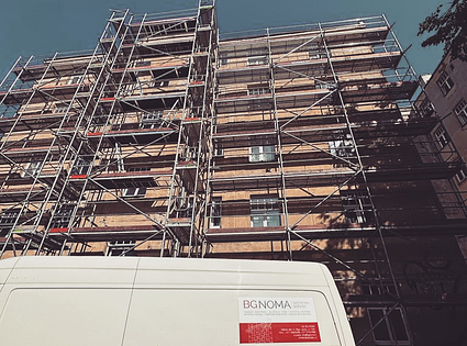 Sastatņu noma un montāža.  / Plettac