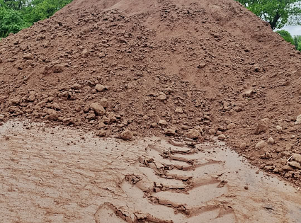 BLACK SOIL - Piedāvā ar piegādi sijātu melnzemi un satrūdējušus sijātus kūtsmēslus
