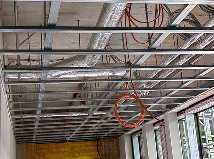 ESMU IEARADIES !! Paklpojumu klāsts bagātīgs !!  Pilns cikls Ēku renovācija , ēku celtniecība ! interesentiem Lūgums Zvanīt ,Rakstīt ..Starpnieki uzdzeriet ūdeni 