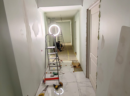 ESMU IEARADIES !! Paklpojumu klāsts bagātīgs !!  Pilns cikls Ēku renovācija , ēku celtniecība ! interesentiem Lūgums Zvanīt ,Rakstīt ..Starpnieki uzdzeriet ūdeni 