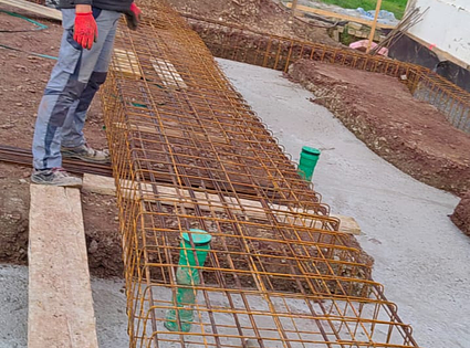 ESMU IEARADIES !! Paklpojumu klāsts bagātīgs !!  Pilns cikls Ēku renovācija , ēku celtniecība ! interesentiem Lūgums Zvanīt ,Rakstīt ..Starpnieki uzdzeriet ūdeni 