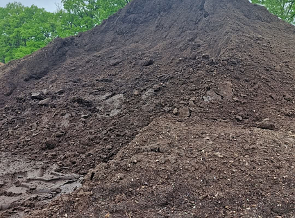 BLACK SOIL - Piedāvā ar piegādi sijātu melnzemi un satrūdējušus sijātus kūtsmēslus