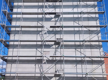 Sastatņu noma un montāža.  / Plettac