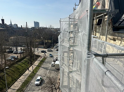Sastatņu noma un montāža.  / Plettac
