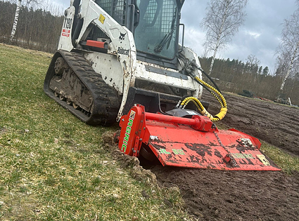 Bobcat ar ķedem  / T190