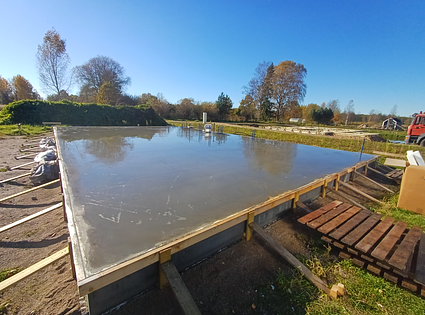 Plātņveida pamatu izbūve.