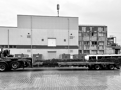 HEAVY MACHINERY TRAILERS - Vilcēji ar dažādām puspiekabēm- treileri, platformas.