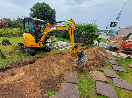 jcb / 8025