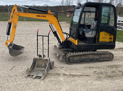 Mini ekskavatora pakalpojumi