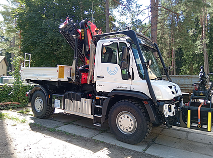 LIFTING CRANES - UNIMOG celtņa/traktora noma